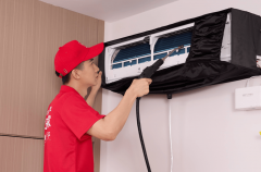 对比能够依赖电商平台的食物、服饰等快消品